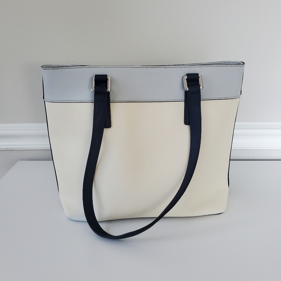 Calvin Klein tote bag. - Picture 3 of 16